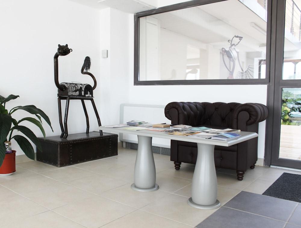 Adonis Aix En Provence 3*