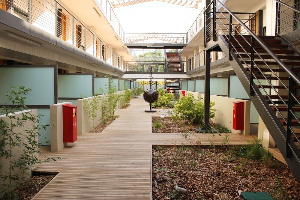 Adonis Aix En Provence Aparthotel 3*